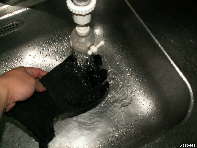 不專業沒箱可開的開箱分享.....好事多賣的手套....