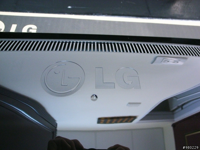 [ 開箱 ] 拜請拜請 之 LG W2261V 夢中開箱