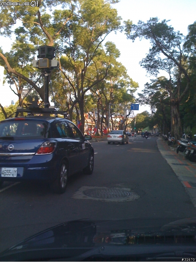 台北街頭發現 google street view 掃街車