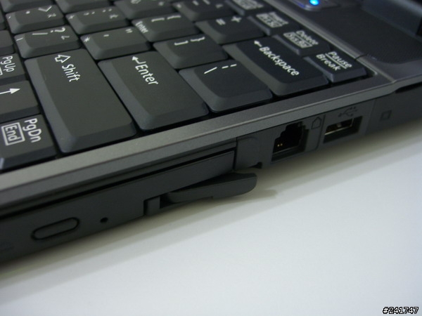 [問題] S2210TB光碟機卡隼蓋不回去了... (有圖)