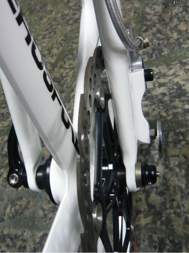 分享朋友的Dahon Mu-P8 六活塞碟煞改裝版~~