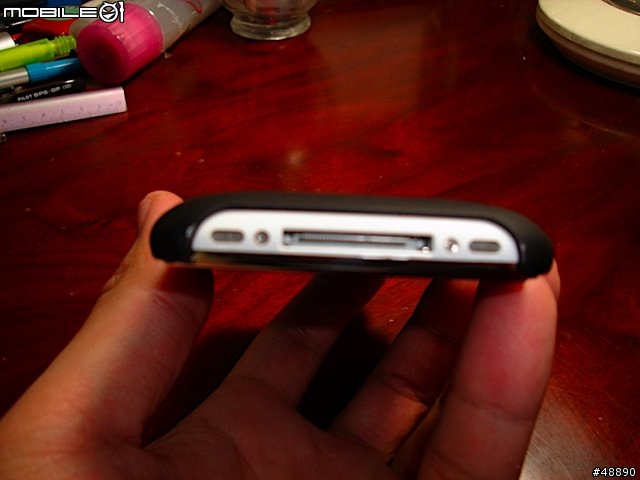 天冷了，幫您的iphone加件衣服吧! ----- Moshi Concerti 皮套