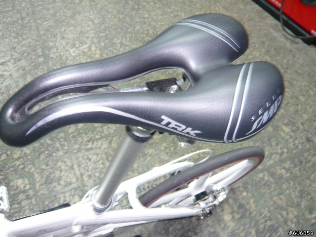 分享朋友的Dahon Mu-P8 六活塞碟煞改裝版~~