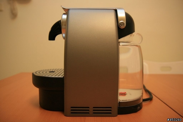 [分享] Nespresso ESSENZA C100 自動義式膠囊咖啡機