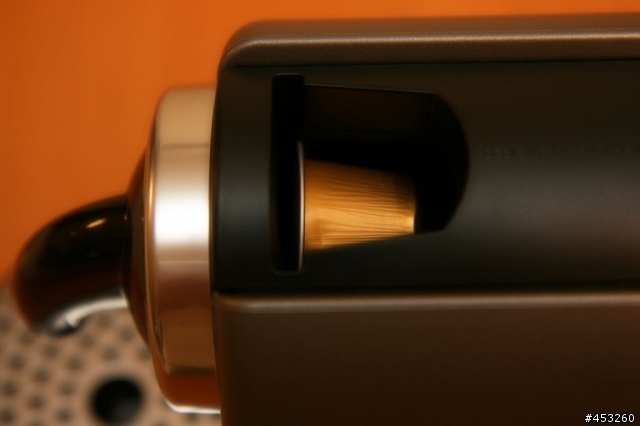 [分享] Nespresso ESSENZA C100 自動義式膠囊咖啡機