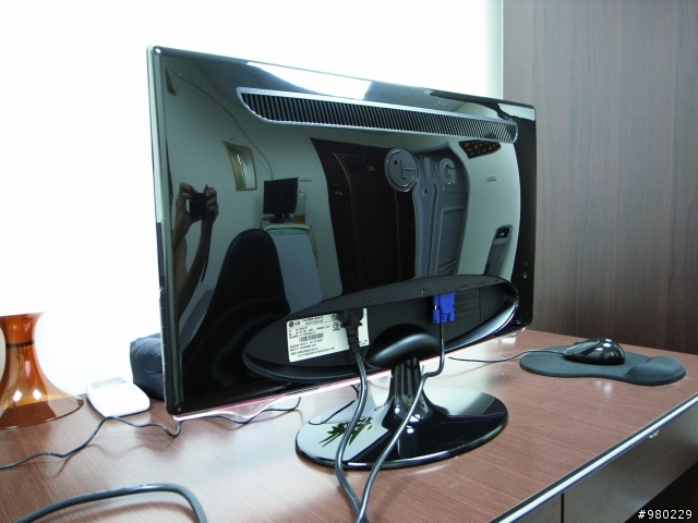 [ 開箱 ] 拜請拜請 之 LG W2261V 夢中開箱