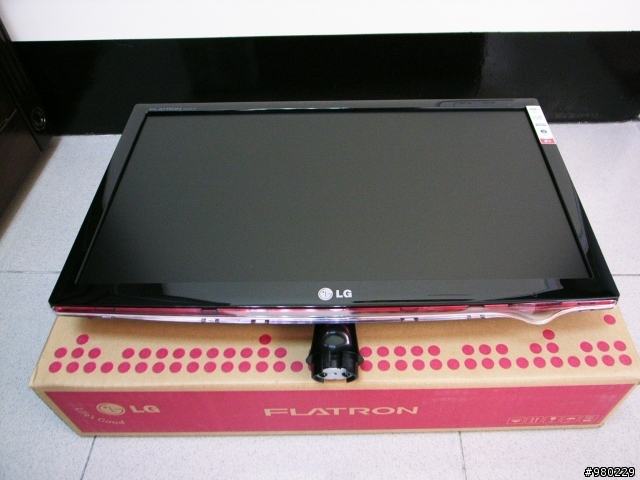 [ 開箱 ] 拜請拜請 之 LG W2261V 夢中開箱