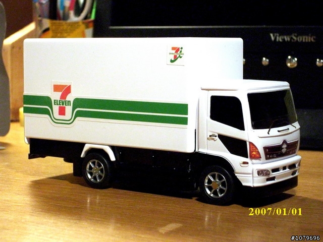 TOMY CAUL-ER 紅外線迷你7-11日野貨車 開箱