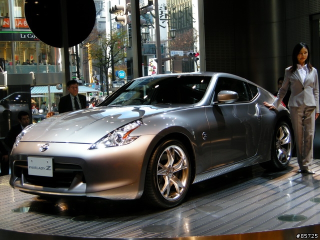 銀座Nissan之"Z".......還有正妹一枚.....
