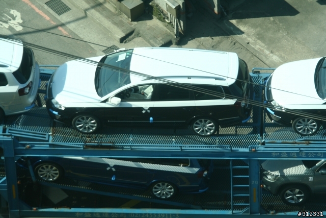 (SORRY!! 已上傳圖片)Passat CC  與Passat R36 與 TIGUAN已到港了