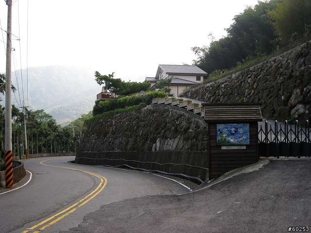南投縣 竹山→投49鄉道→大人凍林道→軟鞍八卦茶園