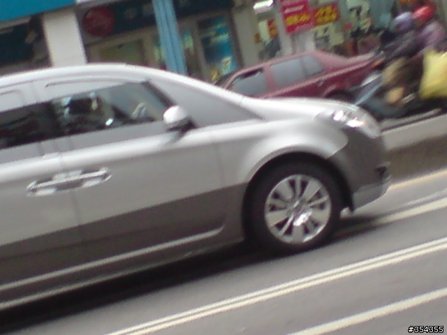 新店遇到偽裝車