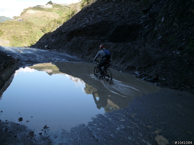 埔里->力行產業道路off road->褔壽山農場->梨山->宜蘭->台北