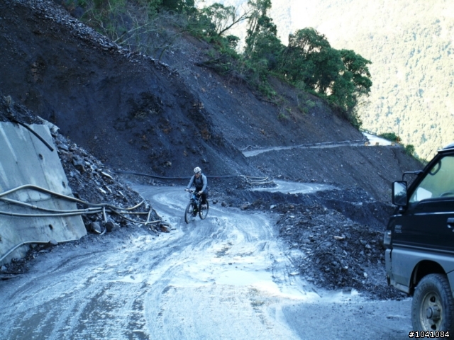 埔里->力行產業道路off road->褔壽山農場->梨山->宜蘭->台北