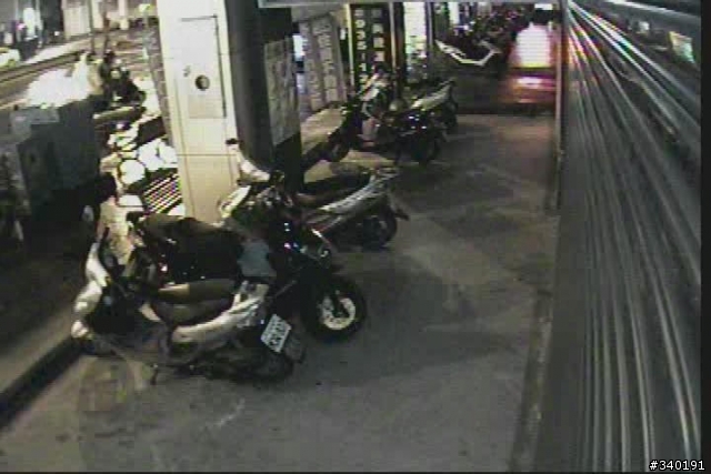 鎖上大鎖真的有用? 台北市羅斯福路六段治安真的很好? 防盜螺絲沒用?  報案沒用? 警察局對面偷兒無法無天!