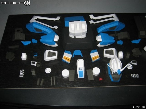 June設計的Hi_nu_Gundam (紙模型)