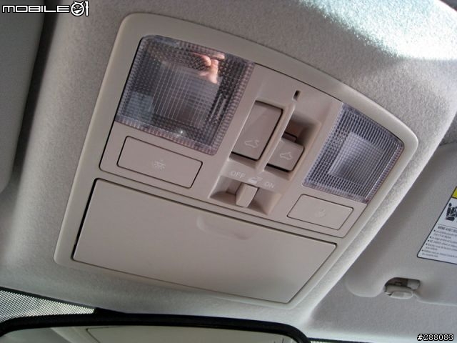 [2/8更新] [新增照片在57樓!]2010年式 MAZDA 3 5Dr/4Dr實車搶先看!!!