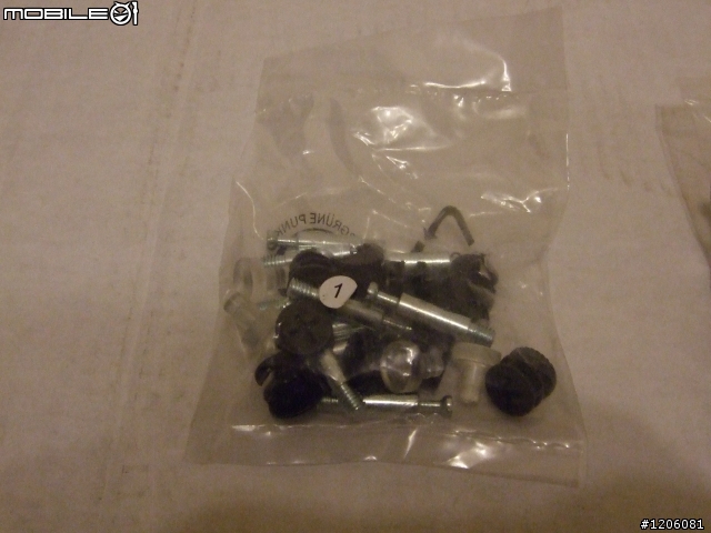 (開箱文)(補上新圖LG45FD合體)高貴不貴 不用破壞牆壁打洞 高品質電視架