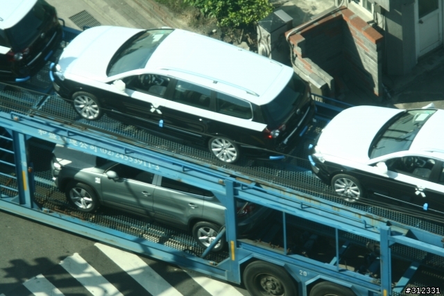 (SORRY!! 已上傳圖片)Passat CC  與Passat R36 與 TIGUAN已到港了