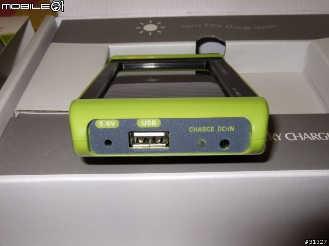 IPhone 的多功能外出充電包，有太陽能功能