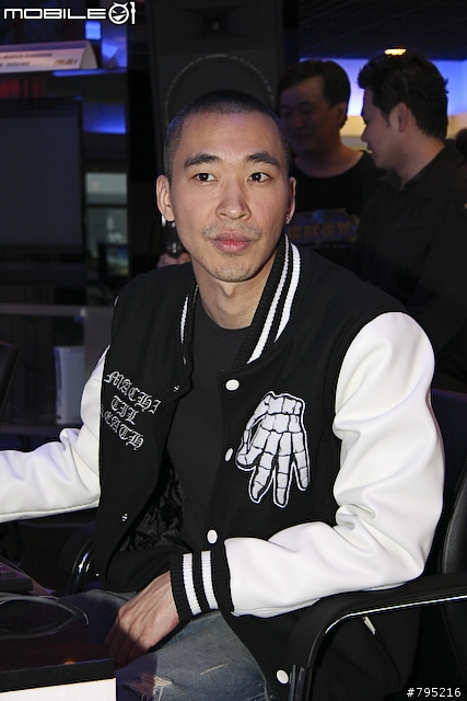 【新聞】明星玩家現身！黃立行挑戰台灣魔獸代表隊