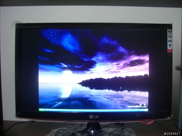 LG W2261V開箱文