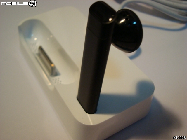 給iPhone 3G用的原裝配件之一 - iPhone Bluetooth Headset