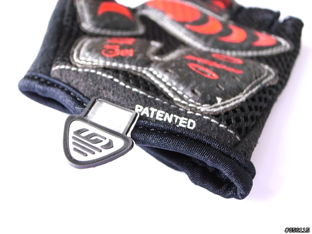 [分享] 保護虎口的單車手套LOUIS GARNEAU-AIR GEL CARBON