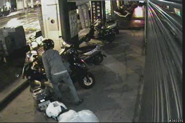 鎖上大鎖真的有用? 台北市羅斯福路六段治安真的很好? 防盜螺絲沒用?  報案沒用? 警察局對面偷兒無法無天!