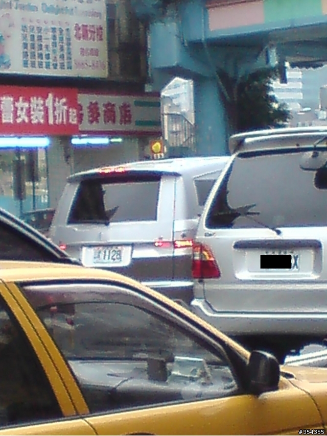 新店遇到偽裝車