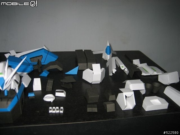 June設計的Hi_nu_Gundam (紙模型)