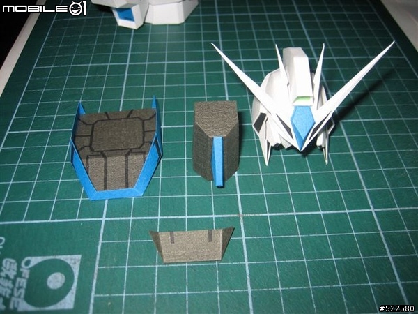 June設計的Hi_nu_Gundam (紙模型)
