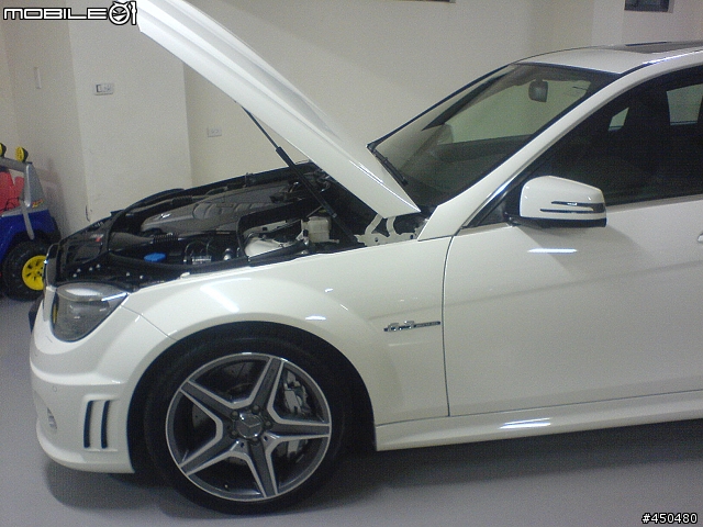 Mercedes Benz C63 AMG (補一點內裝)