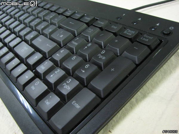 i-rocks KR-6820E 薄膜式發光電競鍵盤評測