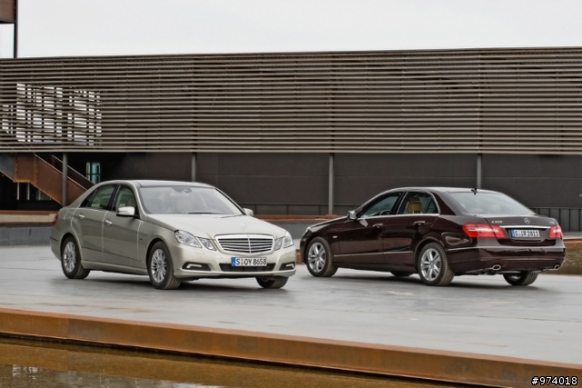 2010 年 Mercedes-Benz 新 E-Class．沙龍照片．圖多