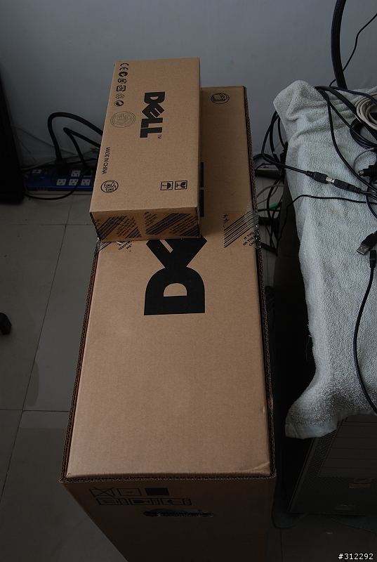 [有箱開]Dell 2709W 27" Ultrasharp Widescreen LCD Monitor