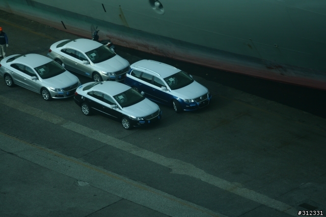 (SORRY!! 已上傳圖片)Passat CC  與Passat R36 與 TIGUAN已到港了