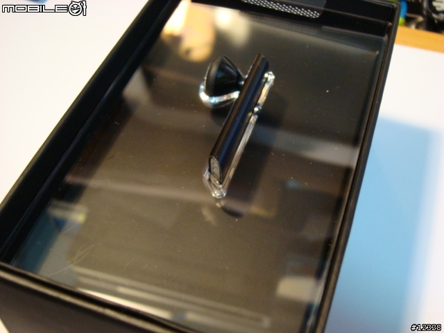 給iPhone 3G用的原裝配件之一 - iPhone Bluetooth Headset