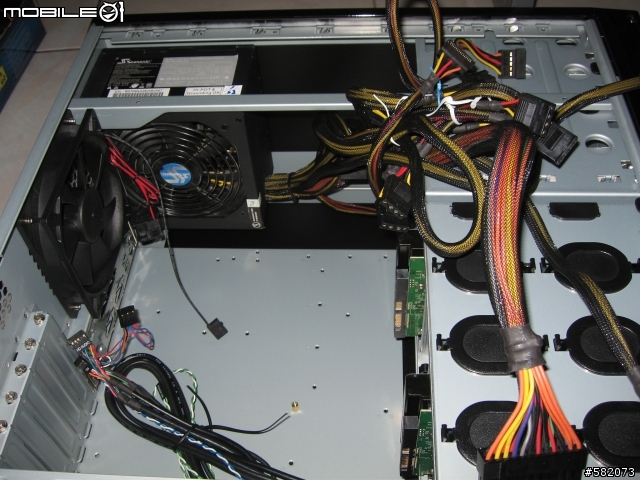 [分享] Antec SOLO 靜音機殼 開箱文