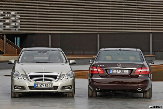 2010 年 Mercedes-Benz 新 E-Class．沙龍照片．圖多