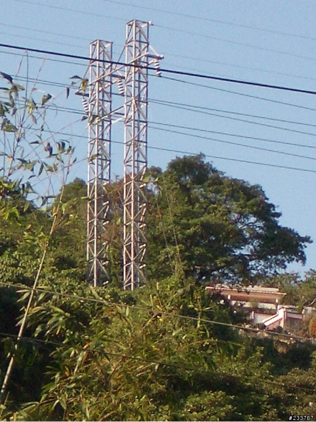 這個算高壓電塔嗎? 還是一般小電塔? 50公尺內, 會有電磁波影響嗎?