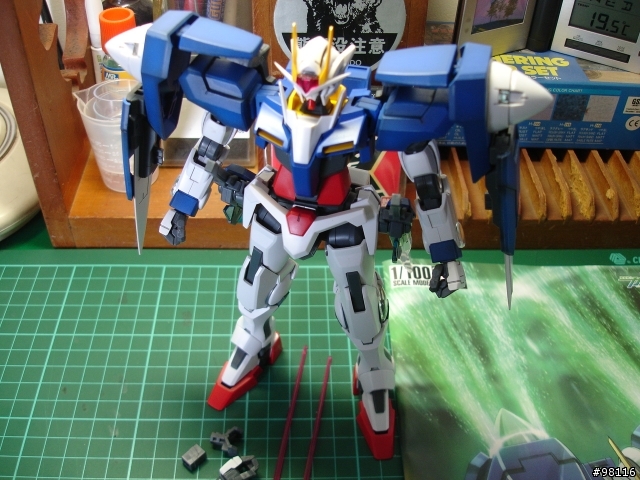 1/100 00 GUNDAM