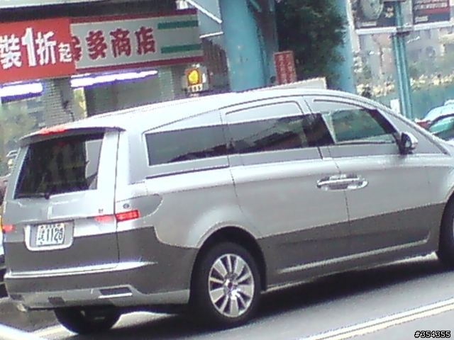 新店遇到偽裝車