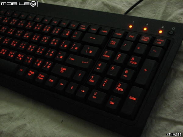 i-rocks KR-6820E 薄膜式發光電競鍵盤評測
