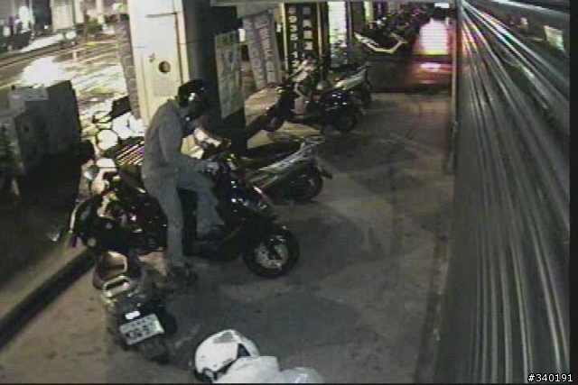 鎖上大鎖真的有用? 台北市羅斯福路六段治安真的很好? 防盜螺絲沒用?  報案沒用? 警察局對面偷兒無法無天!