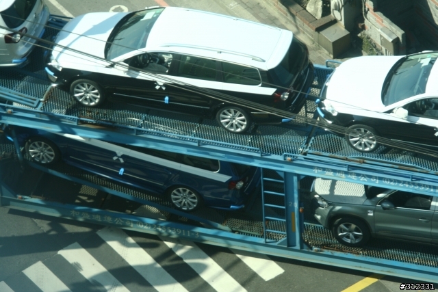 (SORRY!! 已上傳圖片)Passat CC  與Passat R36 與 TIGUAN已到港了