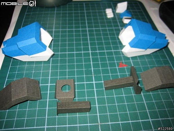 June設計的Hi_nu_Gundam (紙模型)