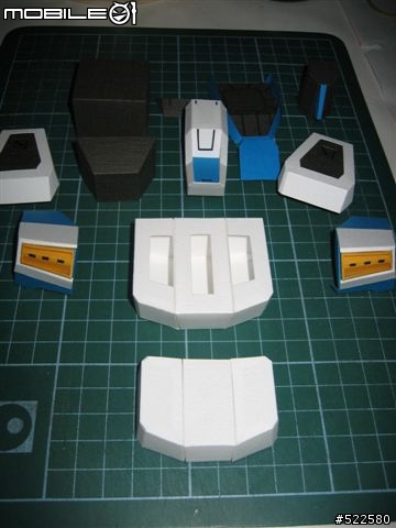 June設計的Hi_nu_Gundam (紙模型)