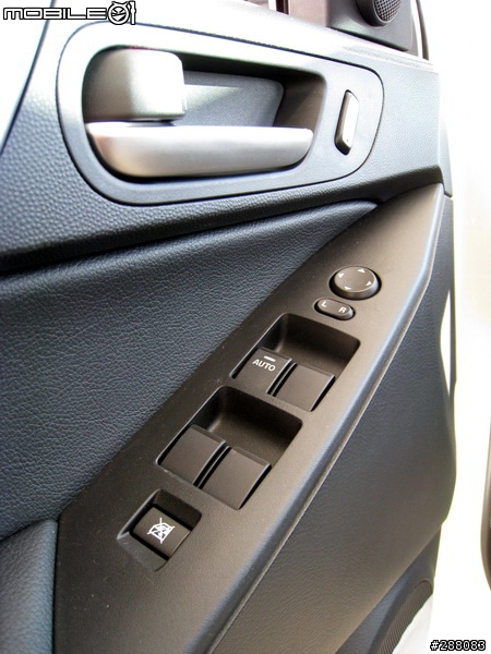 [2/8更新] [新增照片在57樓!]2010年式 MAZDA 3 5Dr/4Dr實車搶先看!!!