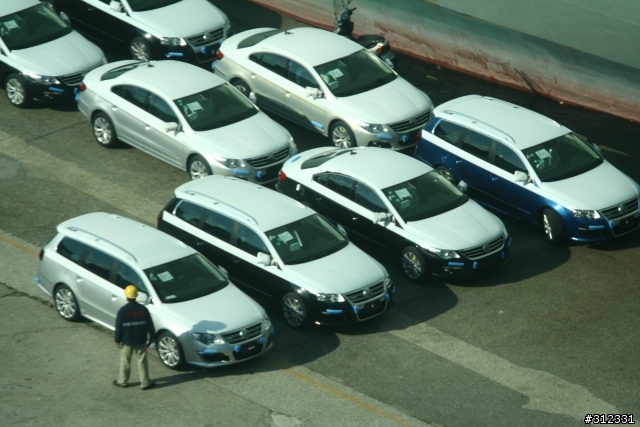 (SORRY!! 已上傳圖片)Passat CC  與Passat R36 與 TIGUAN已到港了